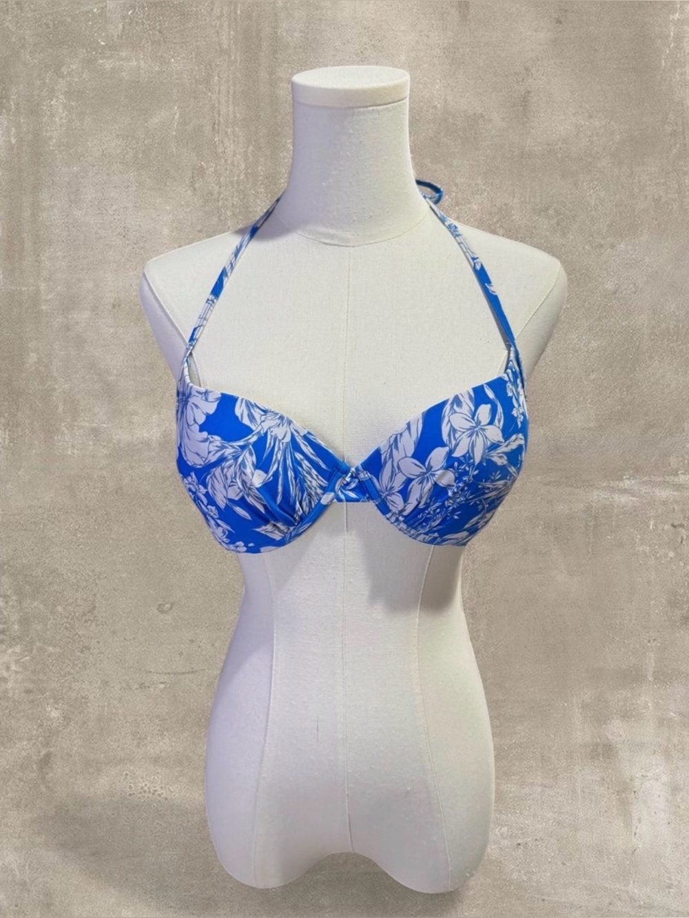 Ron Jon Blue and white floral bikini top with adjustable straps, size s